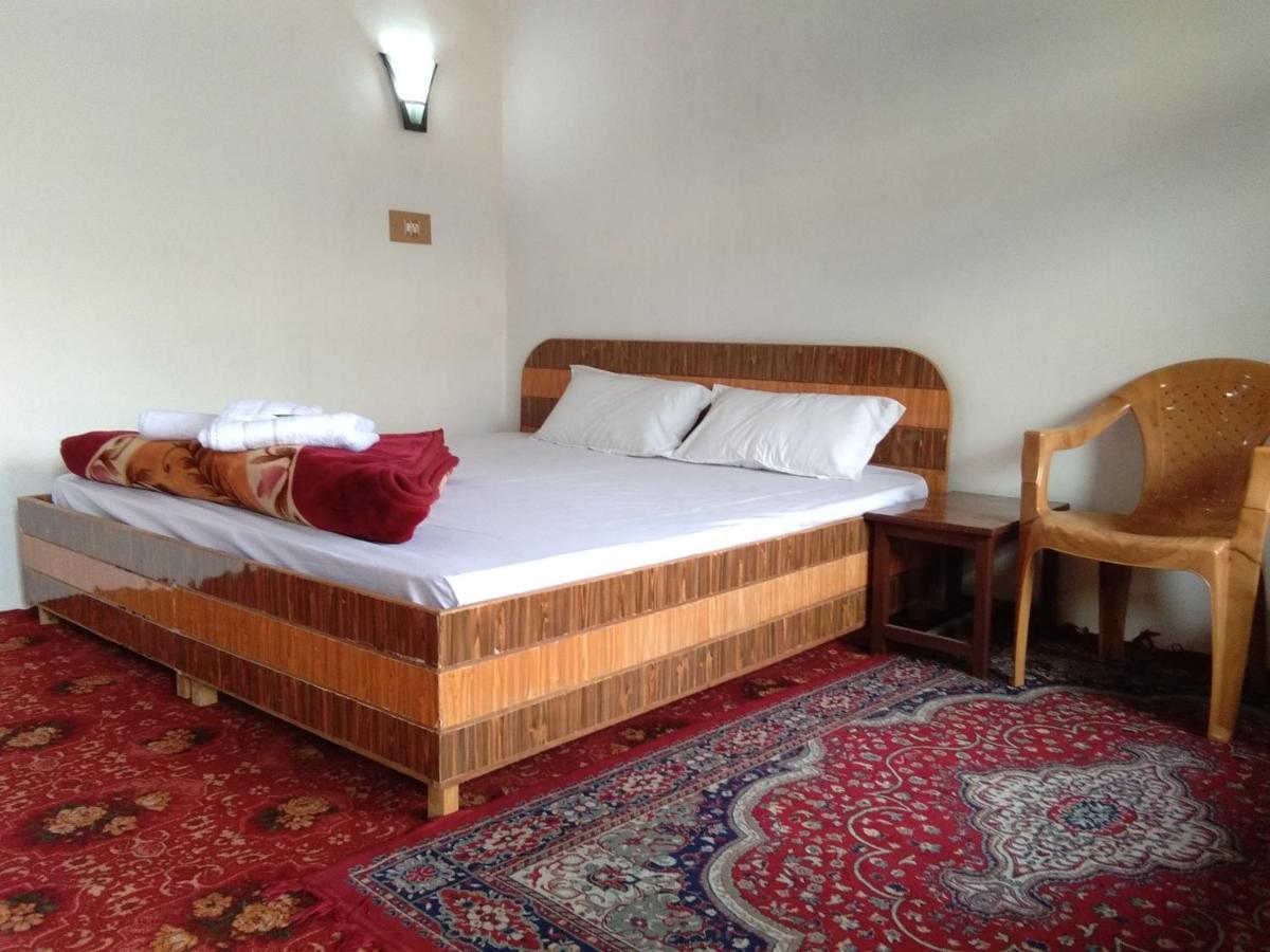 Howrah Guest House Srinagar  Bagian luar foto