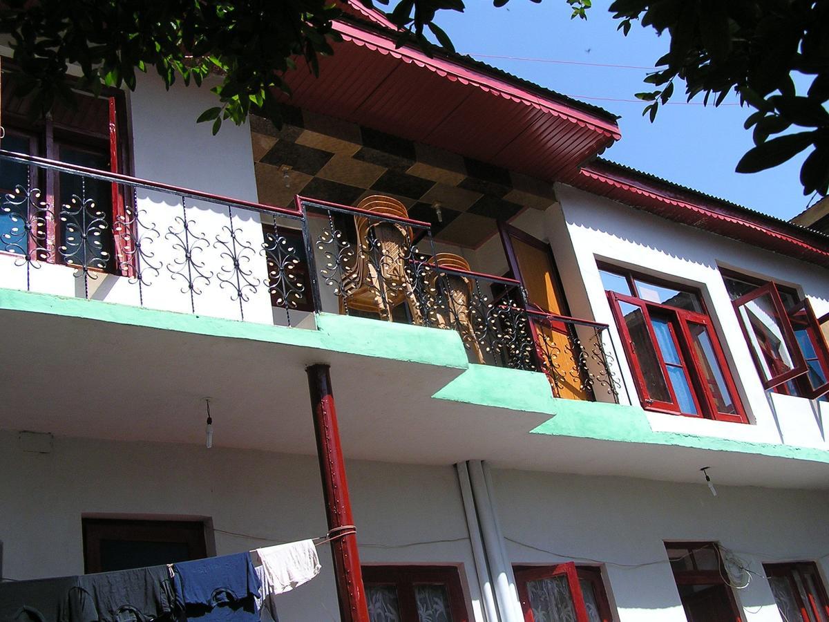 Howrah Guest House Srinagar  Bagian luar foto