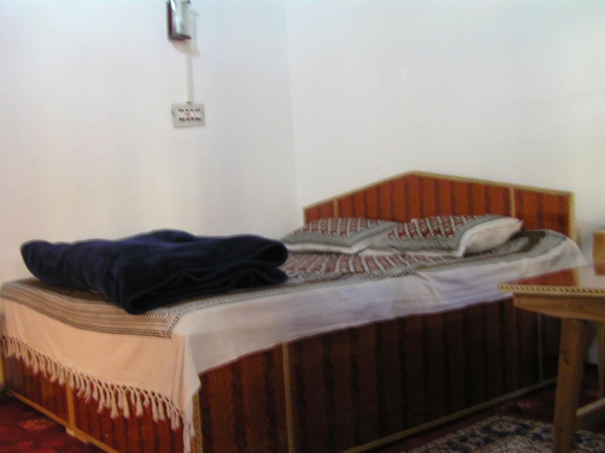 Howrah Guest House Srinagar  Bagian luar foto