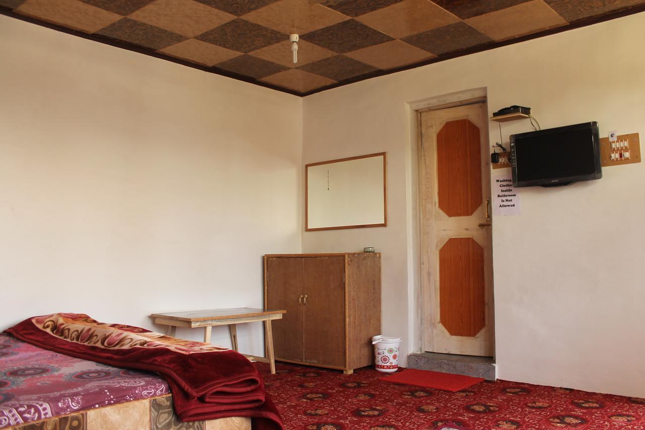 Howrah Guest House Srinagar  Bagian luar foto
