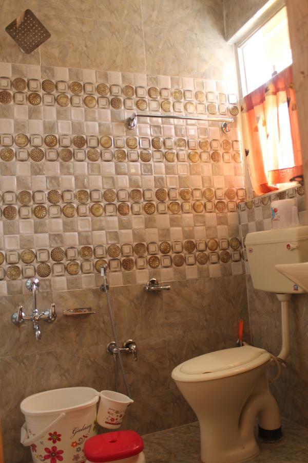 Howrah Guest House Srinagar  Bagian luar foto