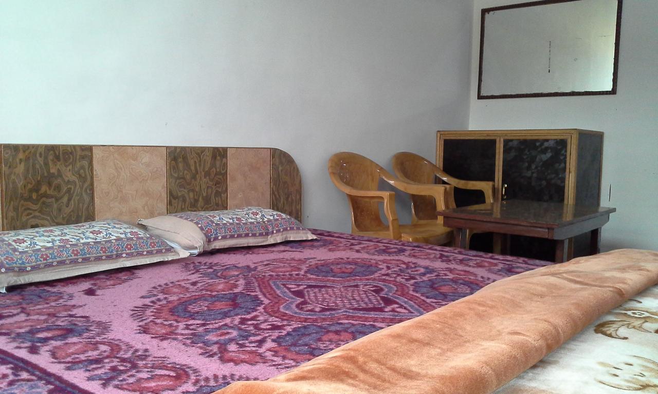 Howrah Guest House Srinagar  Bagian luar foto