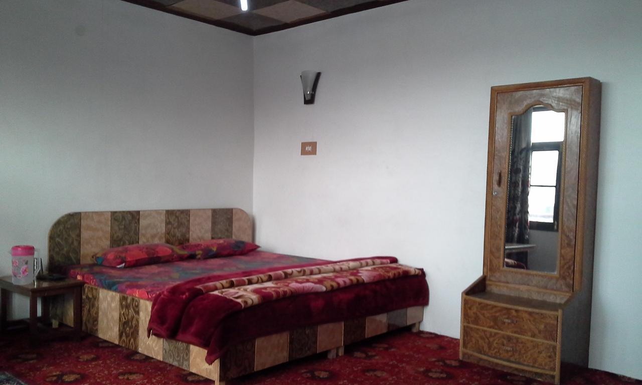 Howrah Guest House Srinagar  Bagian luar foto