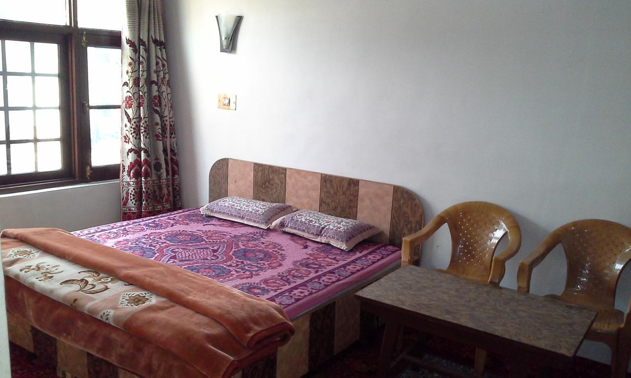 Howrah Guest House Srinagar  Bagian luar foto
