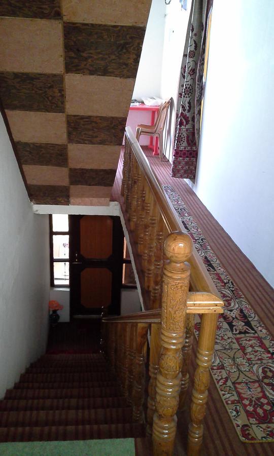 Howrah Guest House Srinagar  Bagian luar foto