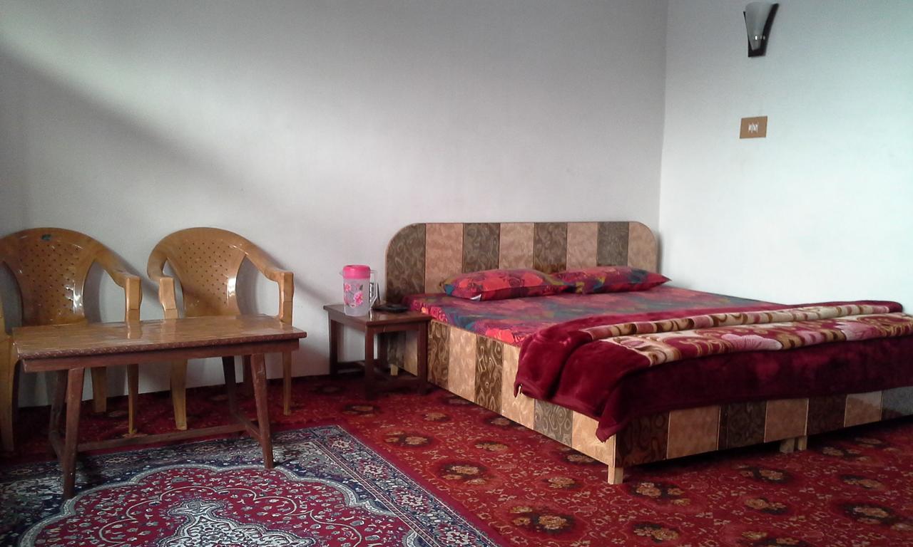 Howrah Guest House Srinagar  Bagian luar foto