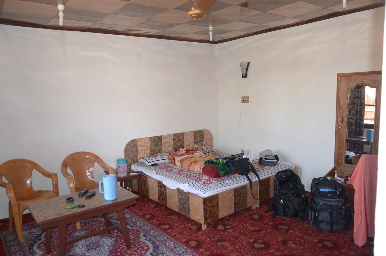 Howrah Guest House Srinagar  Bagian luar foto