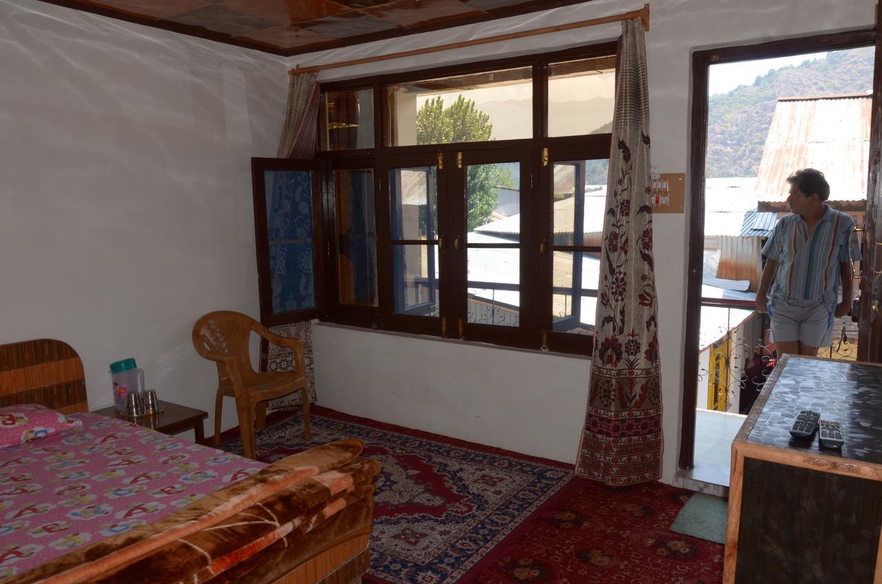 Howrah Guest House Srinagar  Bagian luar foto