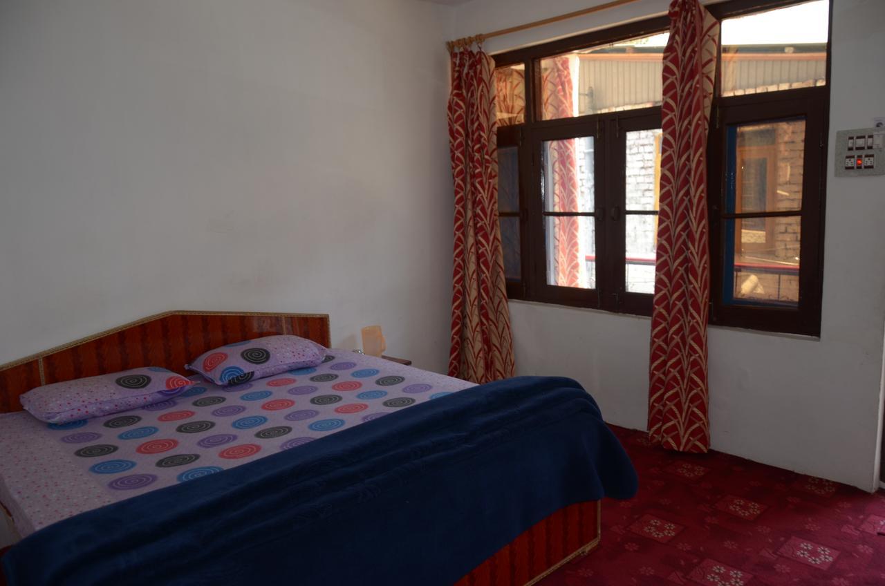 Howrah Guest House Srinagar  Bagian luar foto