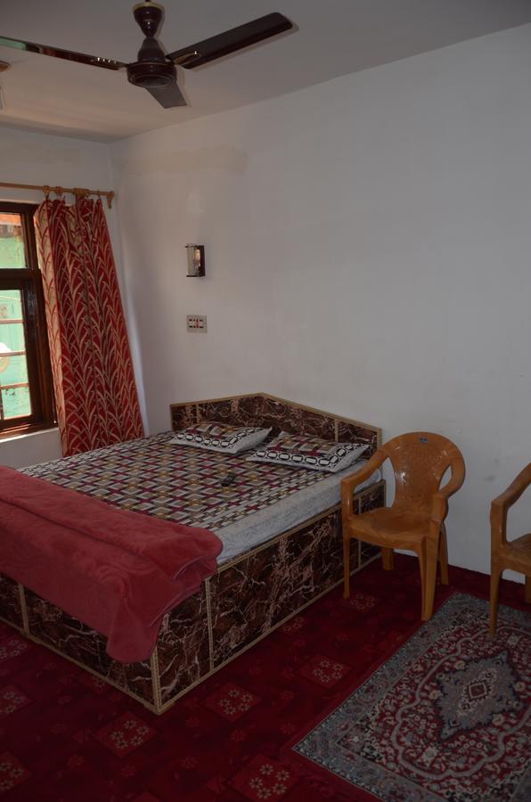 Howrah Guest House Srinagar  Bagian luar foto