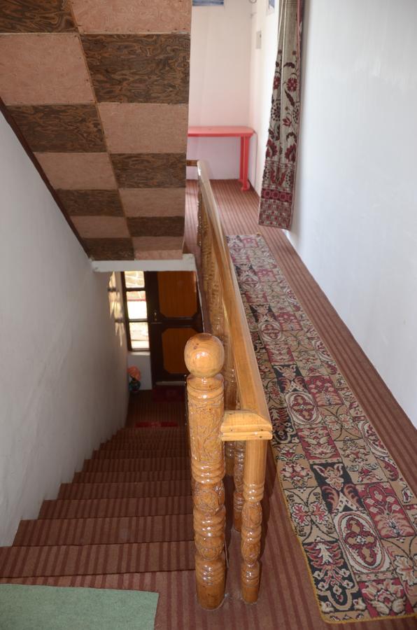 Howrah Guest House Srinagar  Bagian luar foto