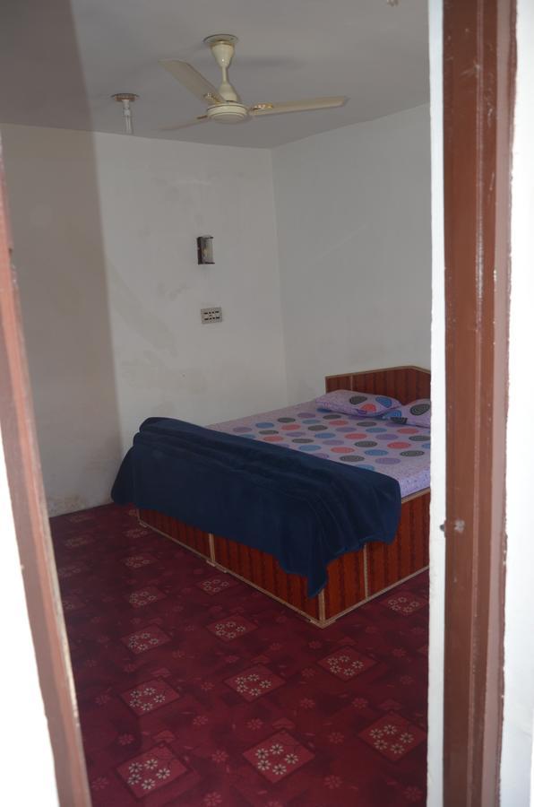 Howrah Guest House Srinagar  Bagian luar foto