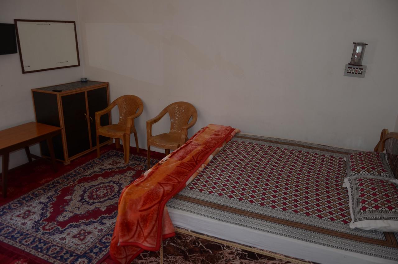 Howrah Guest House Srinagar  Bagian luar foto
