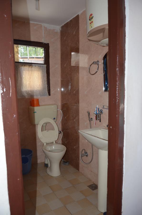 Howrah Guest House Srinagar  Bagian luar foto