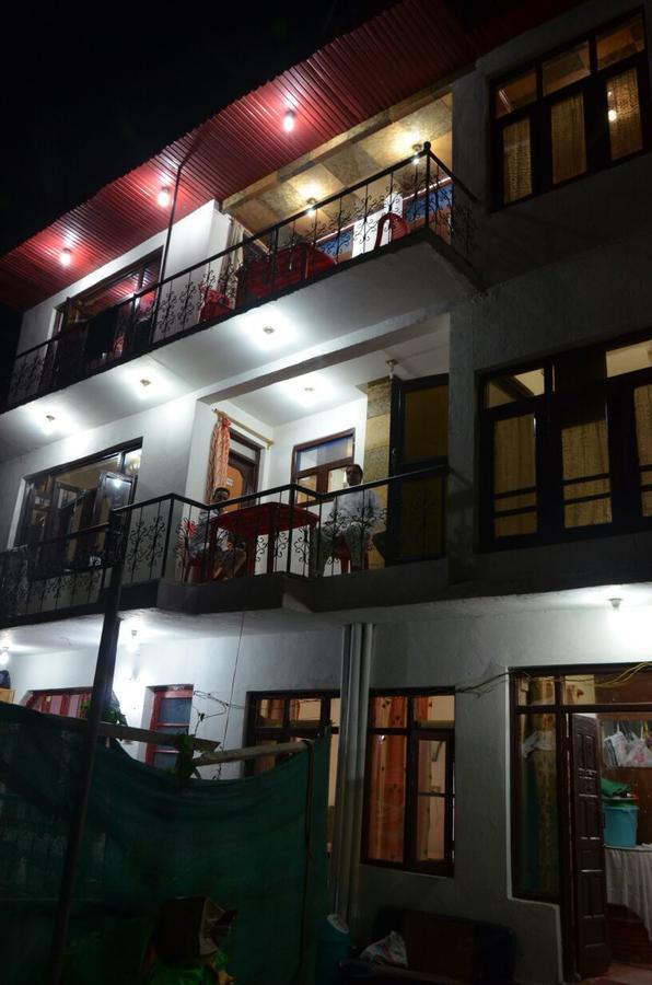 Howrah Guest House Srinagar  Bagian luar foto