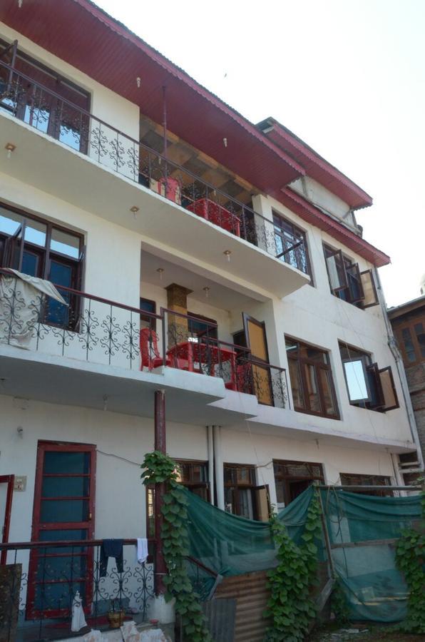 Howrah Guest House Srinagar  Bagian luar foto