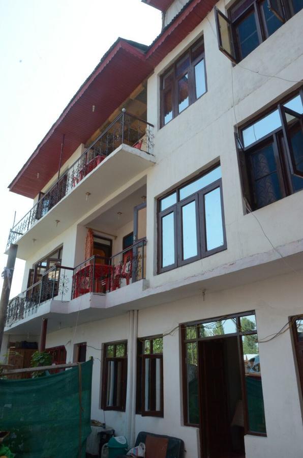 Howrah Guest House Srinagar  Bagian luar foto